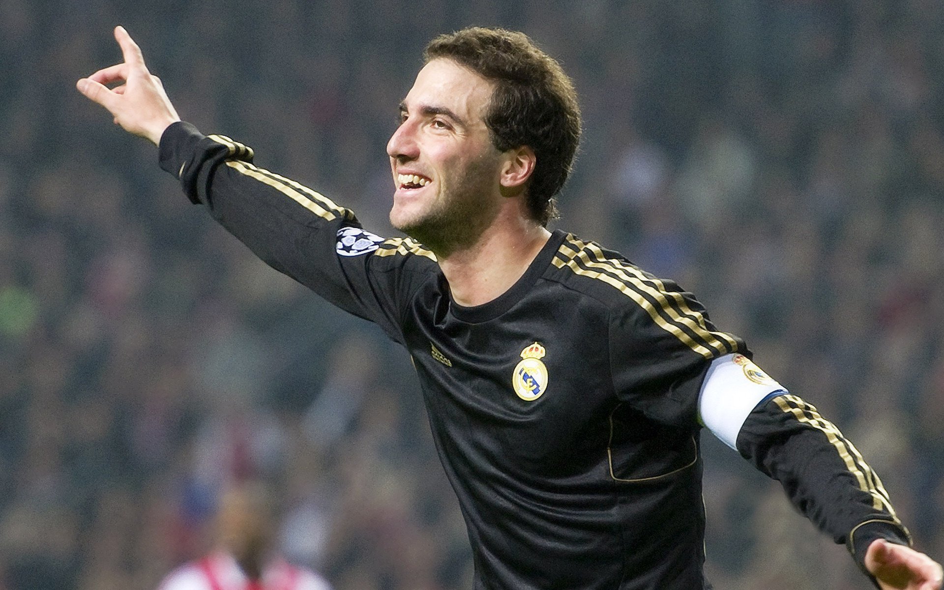 卡塞米罗刷新纪录之夜，比利亚雷亚尔力克莱比锡红牛展现欧战新格局