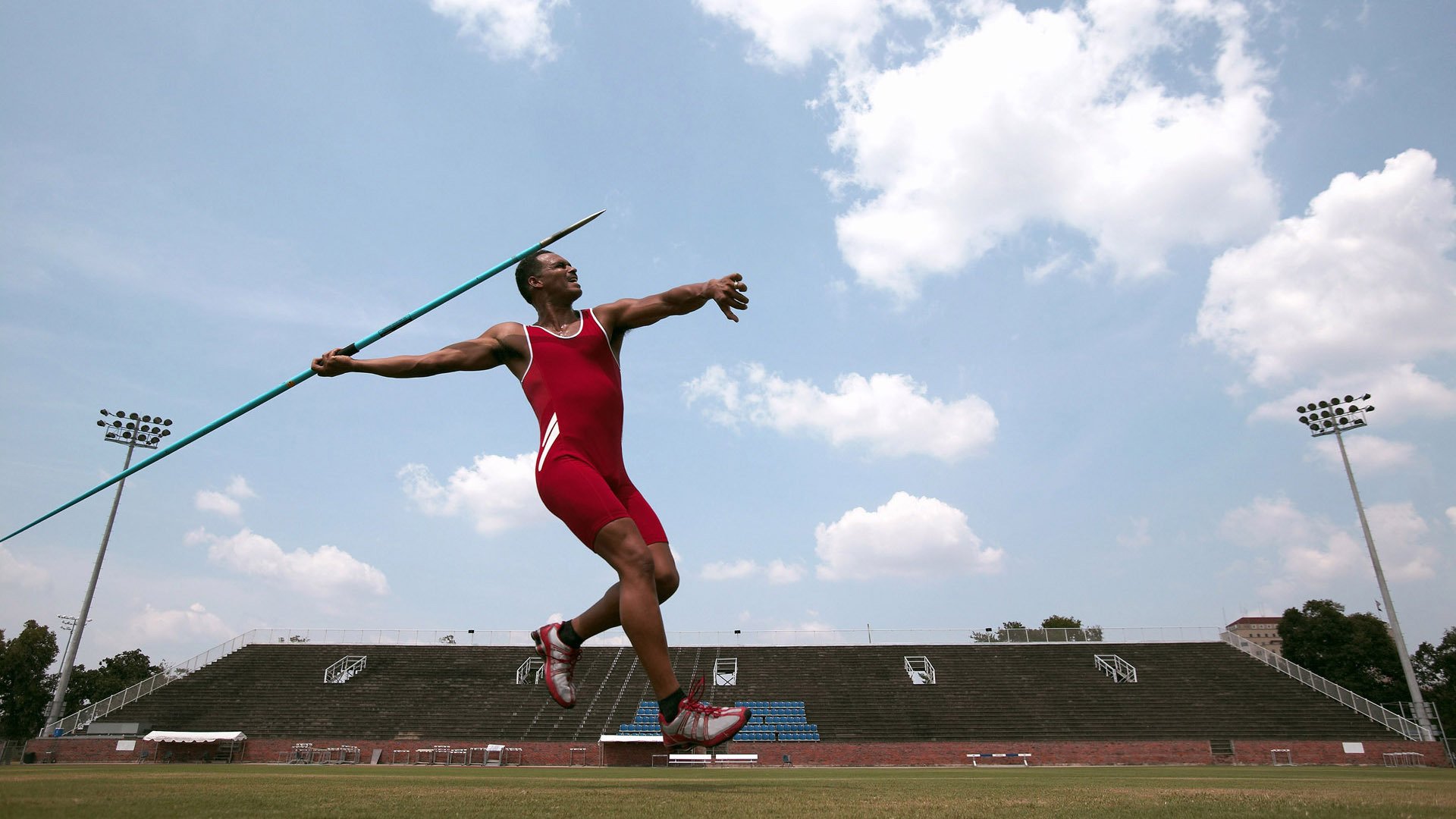 哈利伯顿爆发,广东队末节带走活塞,一场跨越时空的篮球对话